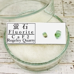 ✴︎No.509-c✴︎希少✴︎鉱物標本✴︎ イングランド ロジャリー鉱山産 ロジャリーフローライトのピアス c