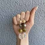 ピスタチオカラーのロングピアス
