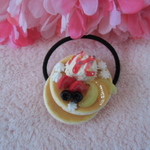 パンケーキのヘアゴム♡カットイチゴ