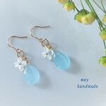 【再販】＊14ｋｇｆ＊優しい水色のジェイドとシェルフラワーのフェミニンピアス＊イヤリングに変更可能＊母の日にも