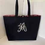 A4サイズ選べるヴィンテージイニシャル刺繍持ち手長さの帆布のトートバッグポケットとホック付き　黒　紺　赤ミラノ