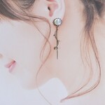 ＊海の波動を感じる神秘的な輝きのホワイトシェルと風の流れのピアス＊イヤリングに変更可能＊