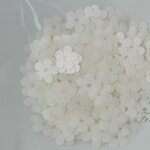 スパンコール 7mm 約400枚(約4g) ５枚花びら 平 マット オフ白 (SF507MOWHYHR)