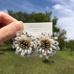 【white】beads flower pierce ／ earring