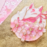 桜咲くお狐様ブローチ（Brooch of cherryblossom and fox  ）