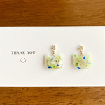 選べる5色！ゆれるにゃんこ^_^ 押し花レジンピアスまたはノンホールピアス 色はお選びください。
