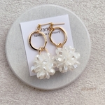 🌹送料無料【アレルギー対応】パールフラワーピアス＊イヤリング