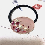 小花ヘアゴム／ピンクベージュ 気分があがる、おうち時間や贈り物などに