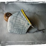 受注製作 グレー縞模様のマスク 黄色パイピング  フィルターポケット付き 大きめマスク