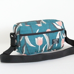 小さいサイズ　グリーン色地　ピンク色のチューリップ花柄プリント生地　シンプルショルダーバッグ♪　Fm2 Lab.