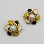 パールの華やか花型ボタン　20mm  2個