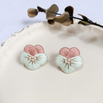 ビオラ刺繍ピアス○サーモンピンク×ミントグリーン