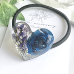 【今だけ送料無料】.*･ﾟブリザーブドフラワー×青薔薇 レジン ヘアゴム.ﾟ･*.