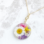 本物のお花を閉じ込めた世界にひとつだけのフラワーネックレス