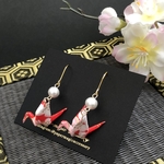 折り鶴ピアス/イヤリング(赤白梅) 【 友禅和紙 × ORIGAMI アクセサリー 】