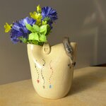 茶猫は見た！流れる水玉一輪挿し