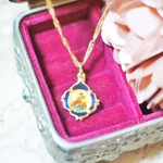 ステンドグラスのようなフレームのマリア様のメダイのお守りネックレス★青