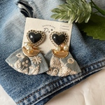 グレーハート♡インド刺繍リボンピアス