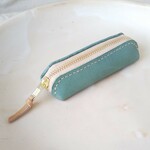 ［再販×2］かまぼこコインケース　くすみグリーン（革/レザー/ファスナー/印鑑ケース)
