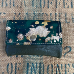 本革のカードケース/きらきらひかるゴールドのレザー/green✖︎gold