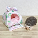 小動物さんのドーム型ハウス-12cm＊中敷き+ヒーターポケット付 ♪ハリネズミ＆クローバー（ピンク）