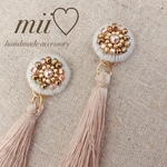 ナチュラルカラービーズ刺繍タッセルピアス／イヤリング　