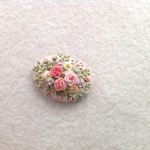 リネンと花刺繍のバラのヘアゴム or ブローチ オーバル型