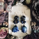 チャイナローズ(黒×青)ピアス/イヤリング　本物の薔薇のアクセサリー