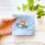 紫陽花とクマの手刺繍ハンカチ  