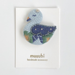 刺繍ブローチ＊おすまし顔の白鳥