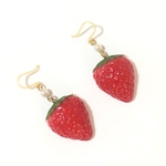 苺と一粒パールのフックピアス♡