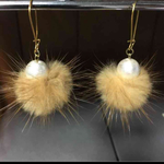 コットンパールホワイトとミンクファーマロンのフープピアス