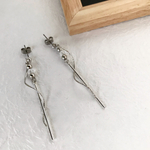 シルバーのスパイラルパーツのピアス