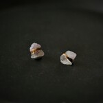 金継ぎｘ天然石ピアス (ミルキークンザイト、水晶)