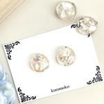 虹色シェルのクリアピアス