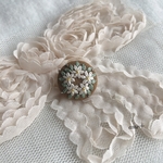 小さなお花のリース 刺繍金具ブローチ