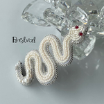 ビーズ刺繍のブローチ　-白蛇　white snake-