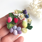 ぶどう・フルーツいっぱいのブローチ&ネックレス・葡萄・苺・檸檬・ブルーベリー・花・リングブローチ・春・バッグチャーム・レース編み・100番レース糸