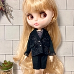 ブライス　洋服　アウトフィット　ブラックジャケットスタイル