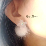 【再販】白いお花のファーピアス