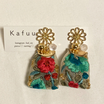 インド刺繍リボンのピアス(透かしフラワー)