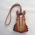 鼻筋の通った三つ編み馬のバッグチャーム⑵　茶