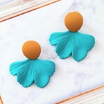 再販☆マット素材の葉っぱピアス