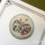 《新春SALE》LIBERTY PRINTちょうちょのビーズ刺繍ブローチNo.2