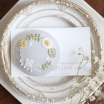 5cm◇お花のリース刺繍ブローチ◇ライトグレー◇embroidery