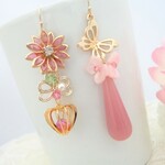 ピンク色の蓮の花と鬼灯の和風ピアス