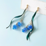 チューリップ〈ブルー〉 ピアス／イヤリング