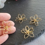 ワイヤー　フラワー　チャーム　ゴールド　フラワーチャーム　ワイヤーフラワー