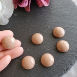 カボション　ベージュ　ピンク　ピンクベージュ　春色　アクリル　丸　ラウンド　半円　ぷっくり　つやつや