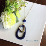 🔹天然石ラピスラズリとダークブルーのアクリルフープとメタルフープのロングネックレス